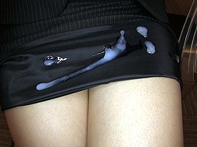 スーツ姿も初々しい社会人1年生・OLもあちゃん23歳のスカートにザーメンぶっかけメドレー！　サンプル画像08